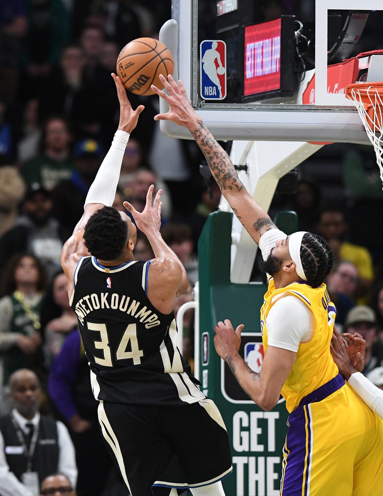 Los Angeles Lakers: Austin Reaves' Wild Takeover Vs. Bucks Draws NSFW Reaction From D'Angelo Russell 3 USATSI 22875345 168400517 lowres