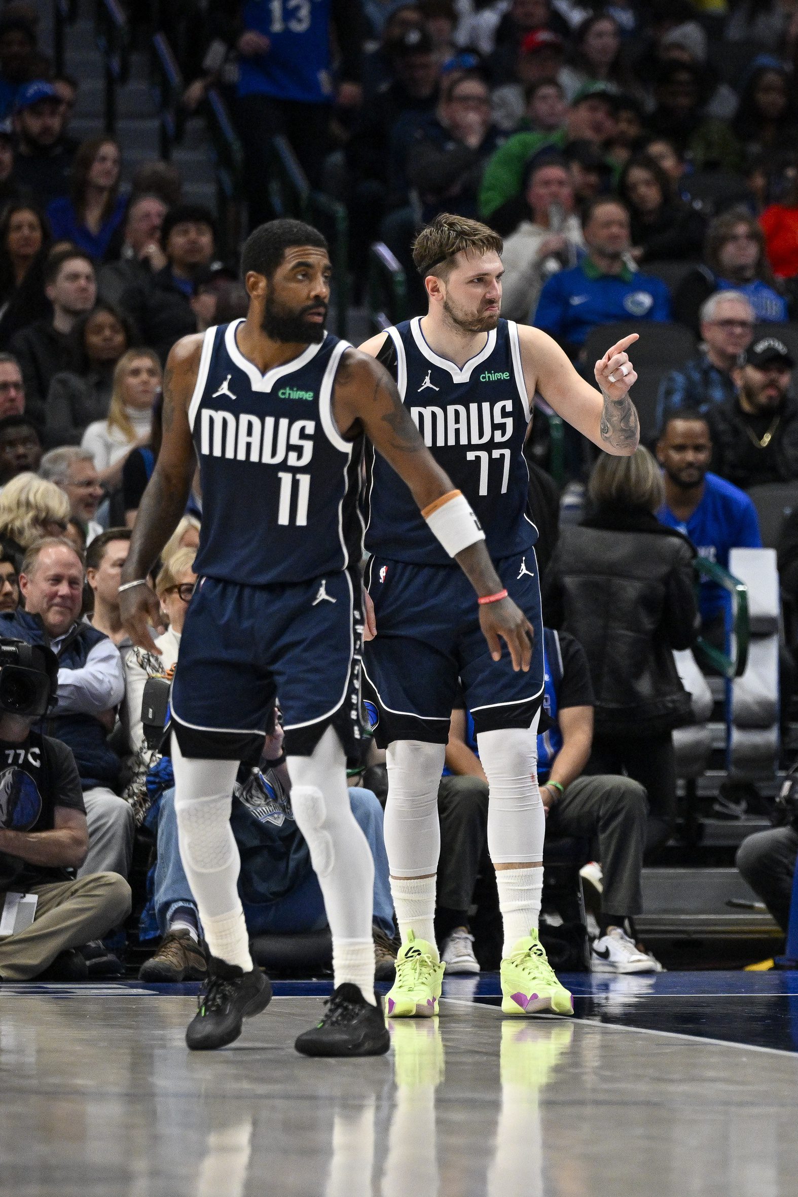 Dallas Mavericks: Luka Doncic Gives Kyrie Irving His Flowers After Mavs' Fourth Straight Win 3 USATSI 22218736 168400517 lowres