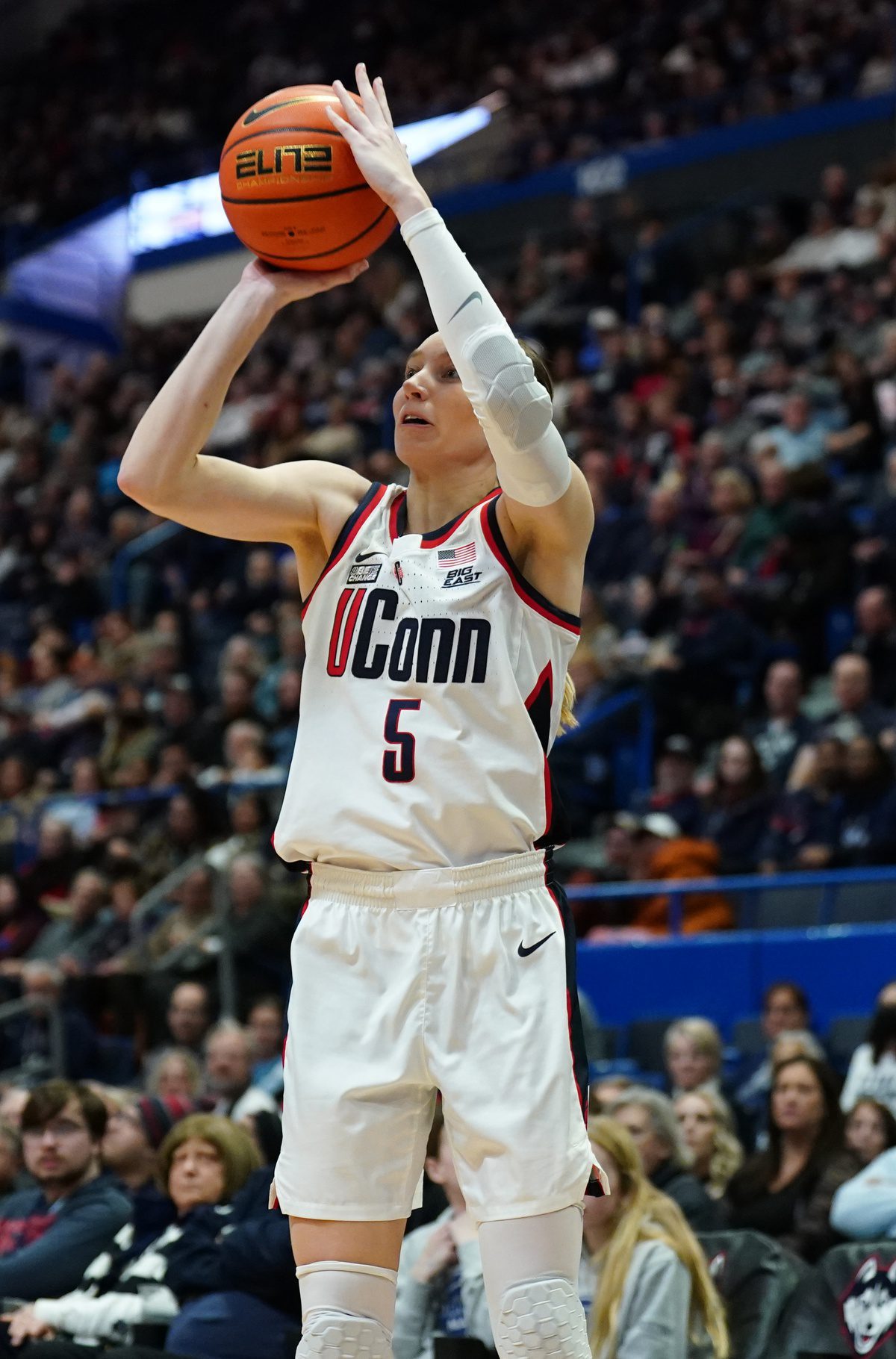 WATCH: UConn Huskies' Paige Bueckers Rejects Kobe Bryant Homage Opportunity After Win Vs. USC 3 UConn Huskies, Paige Bueckers, JuJu Watkins, USC Trojans