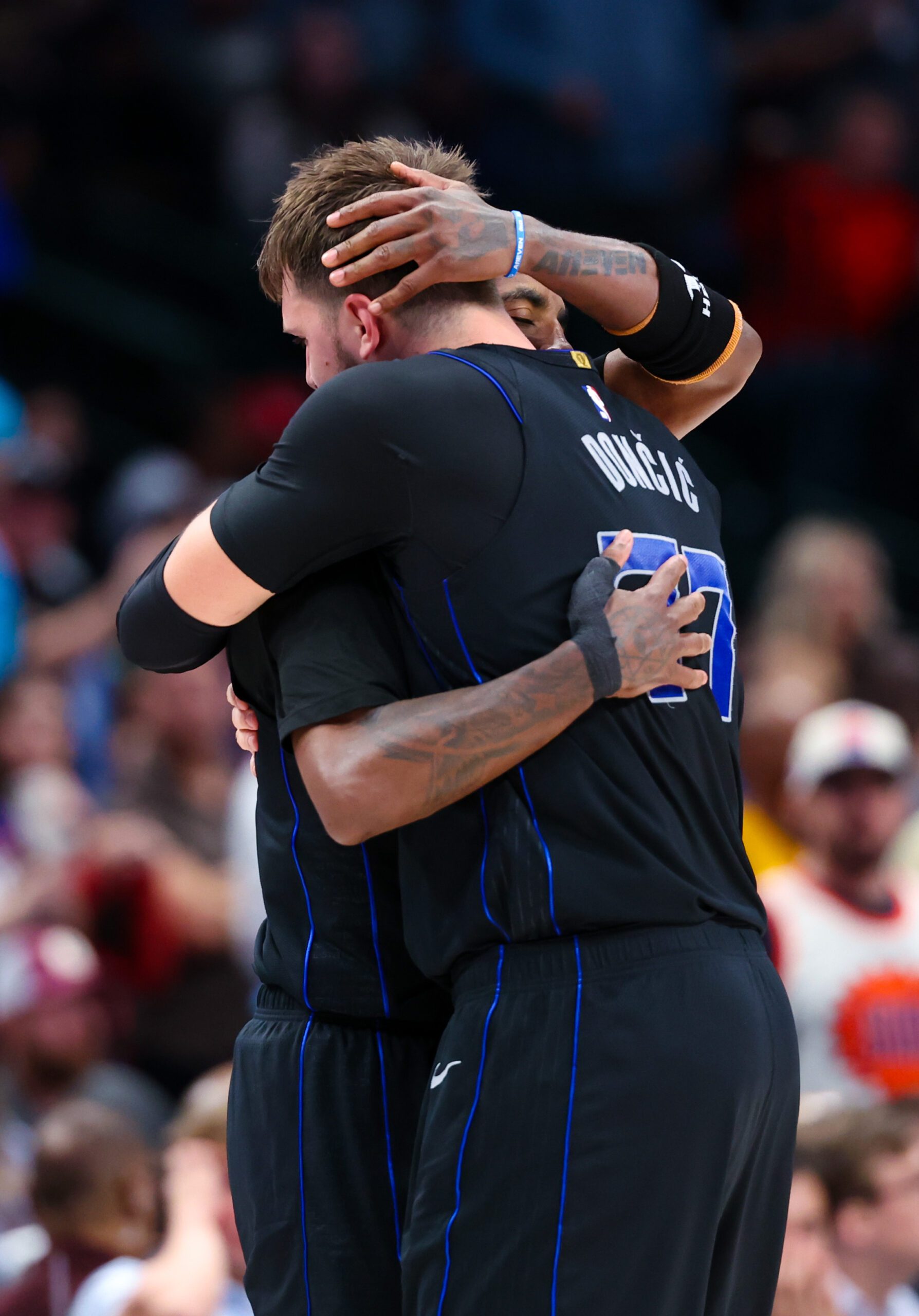 Dallas Mavericks: Luka Doncic Gives Kyrie Irving His Flowers After Mavs' Fourth Straight Win 2 USATSI 22590262 scaled