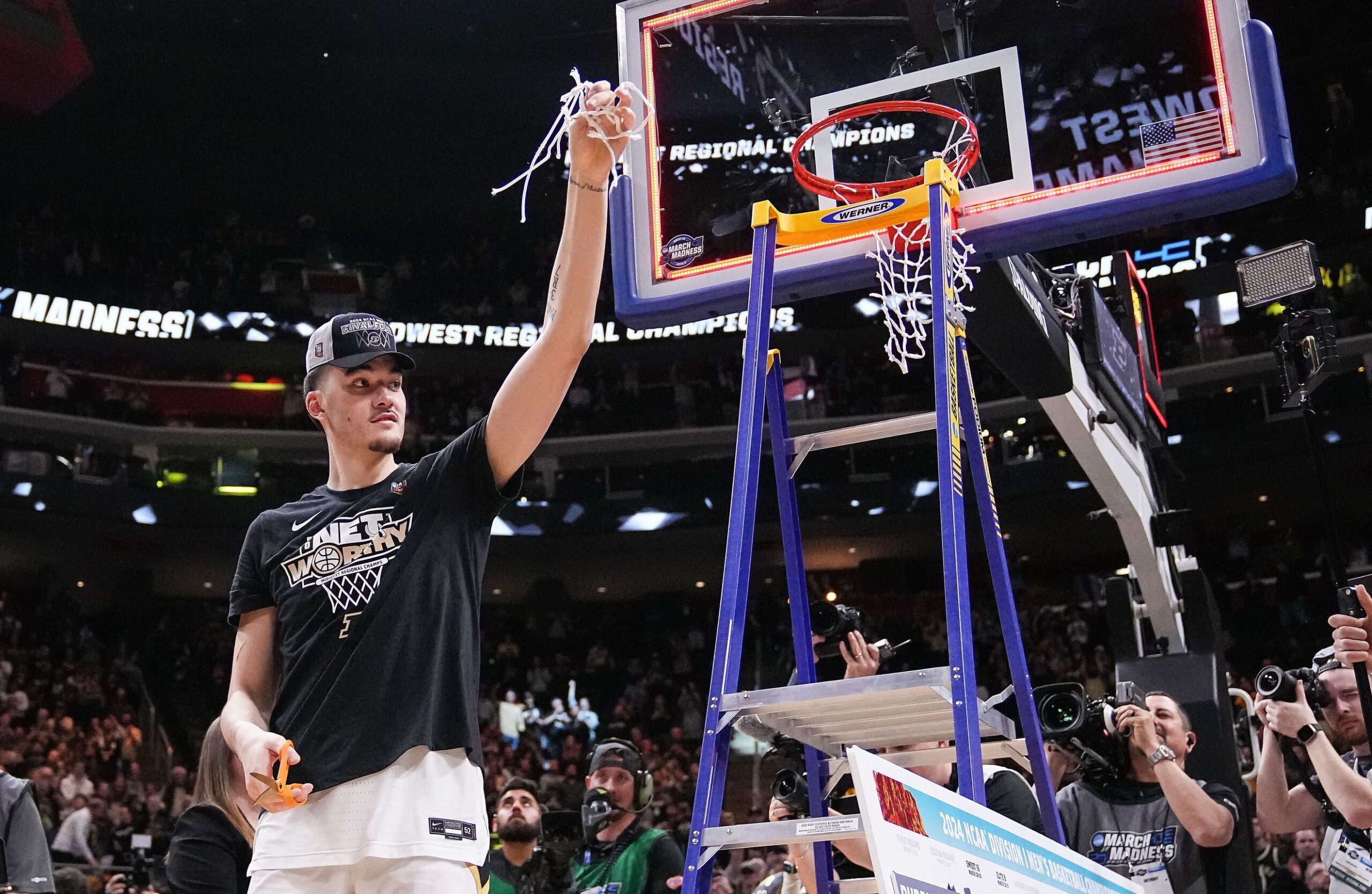 Purdue Boilermakers' Zach Edey Gets Enormous Compliment From Boston Celtics' Kristaps Porzingis 3 Purdue Boilermakers, Zach Edey