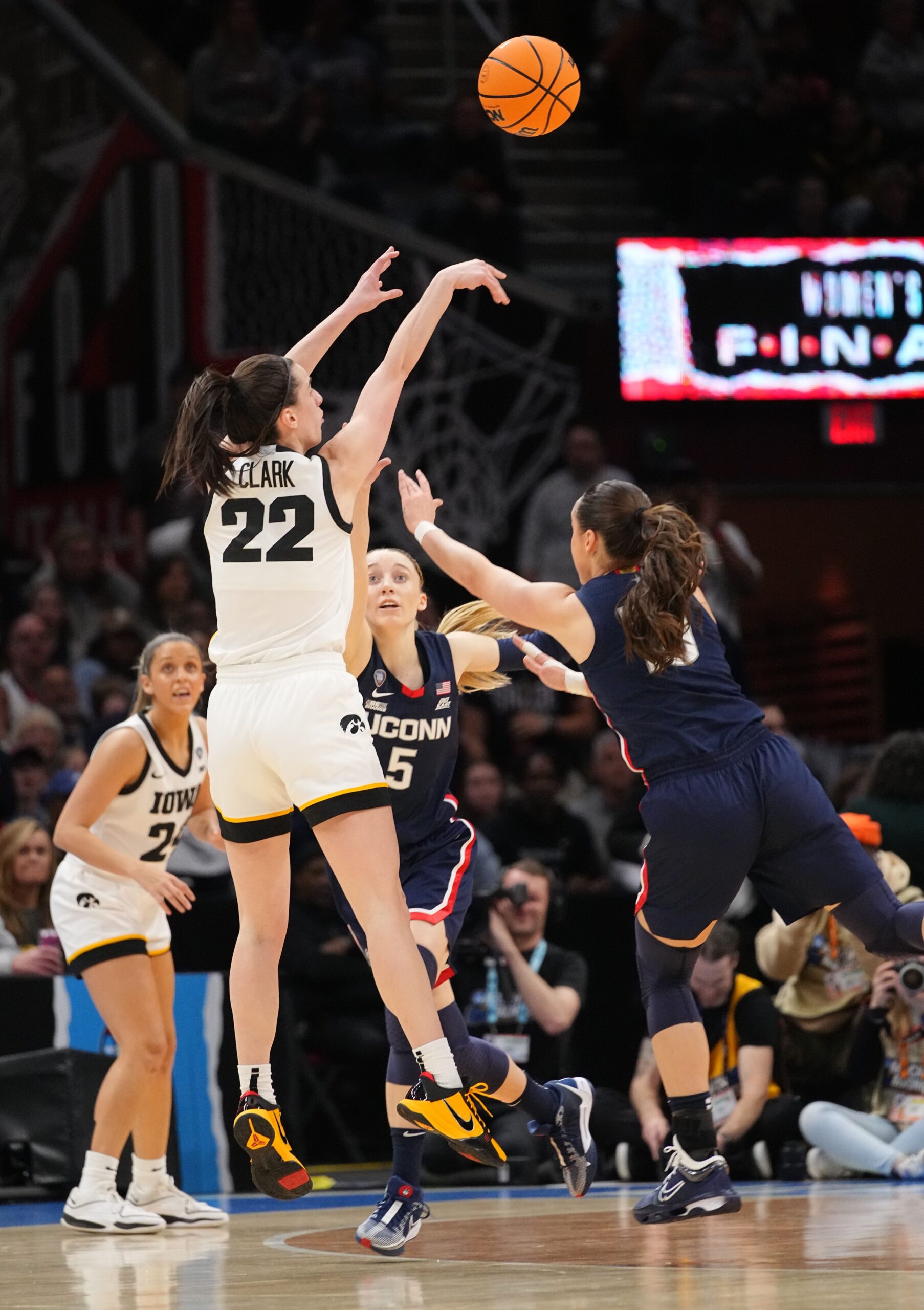 Iowa Hawkeyes: Chairs Used by Caitlin Clark in 2024 March Madness Being Sold for Ridiculous Prices 1 USATSI 22953339 168400517 lowres scaled