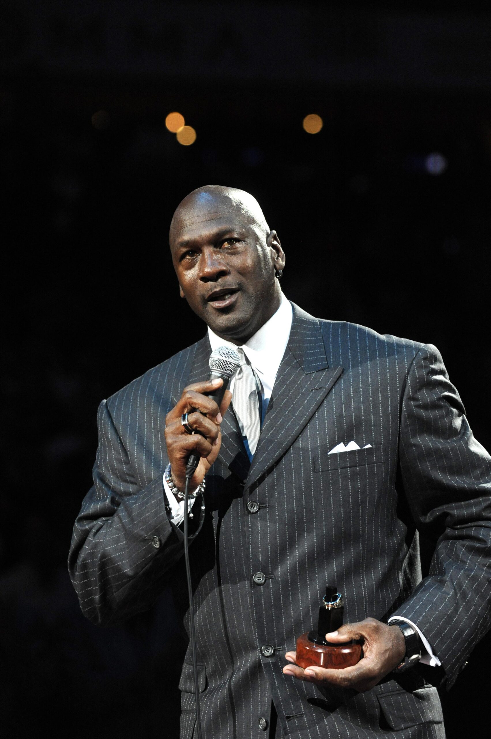Michael Jordan vs. LeBron James GOAT Debate Gets Hilariously Settled by Ex-Charlotte Hornets Player 1 Chicago Bulls, Michael Jordan