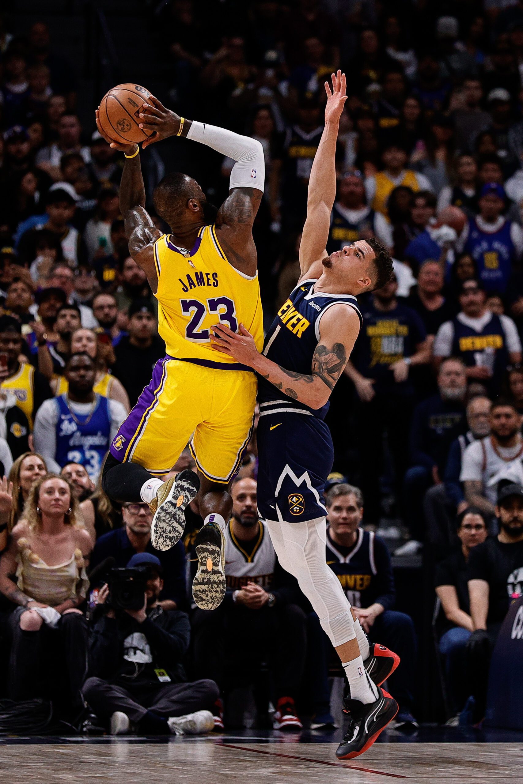 Los Angeles Lakers: Shaq Urges LeBron James to Be No. 3 Option for LA 1 Los Angeles Lakers, LeBron James