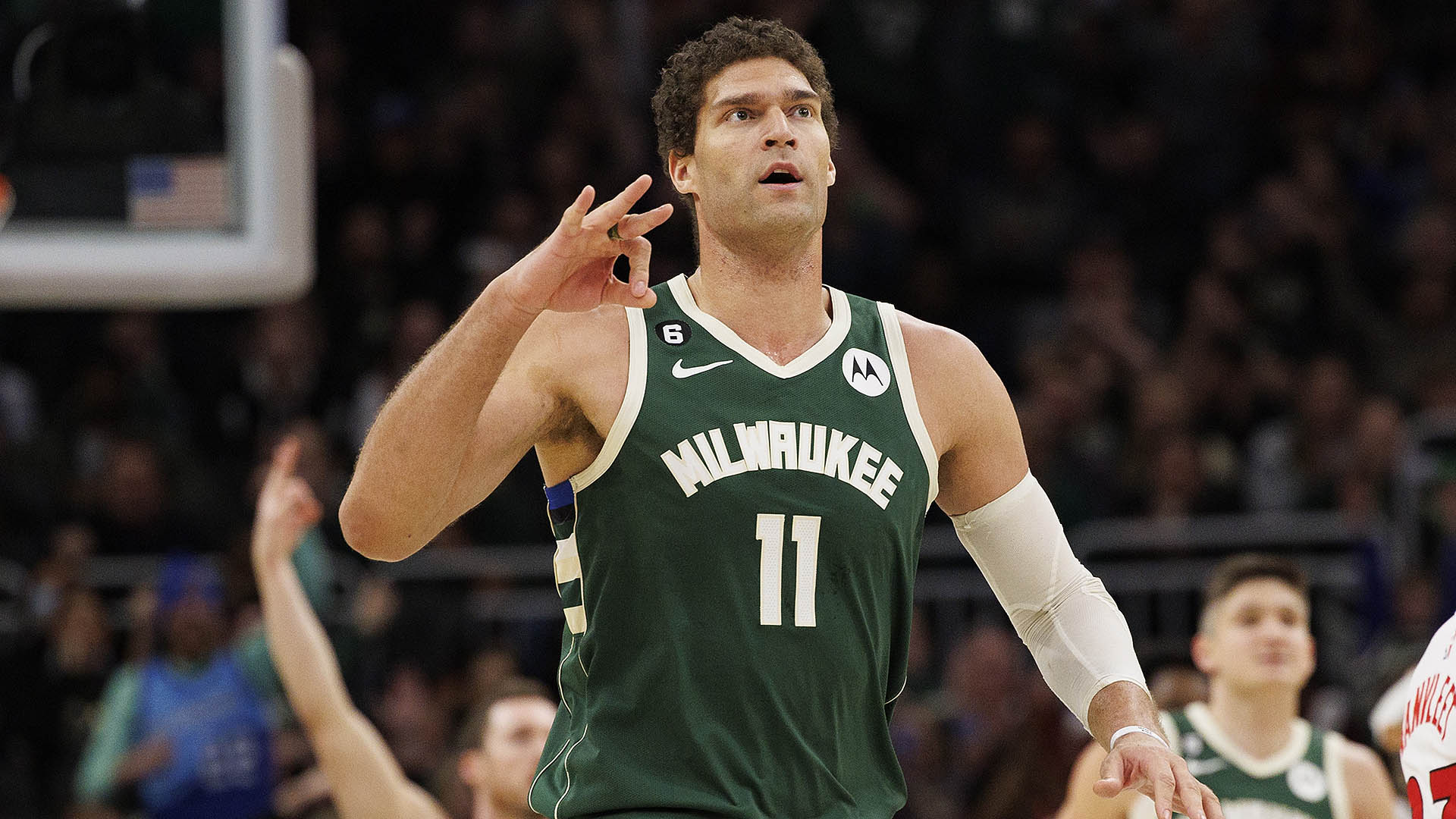 San Antonio Spurs Rumors: Reliable 16-Year Veteran Named as Potential Victor Wembanyama Backup 2 Brook Lopez, Milwaukee Bucks, San Antonio Spurs