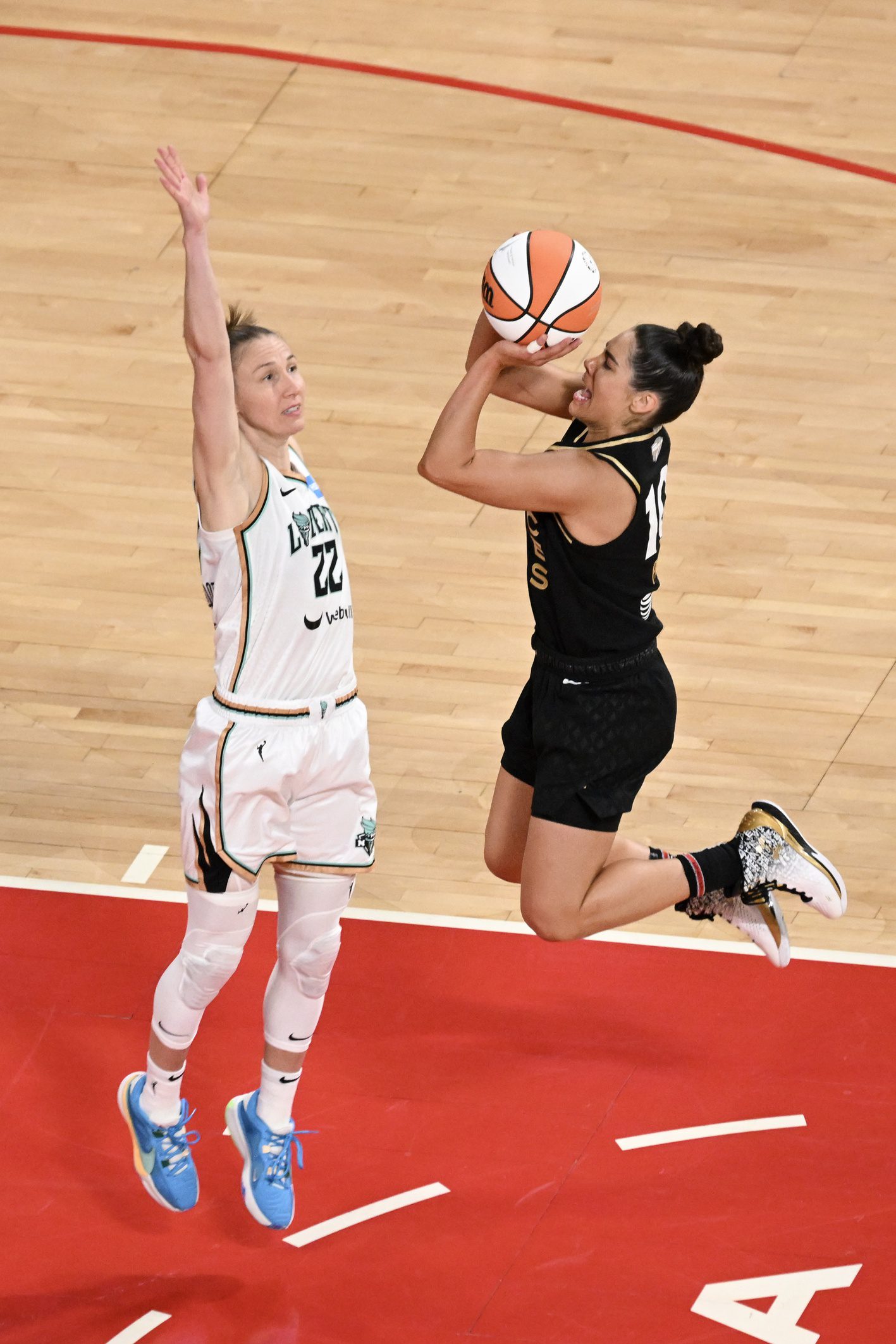 WNBA: Kelsey Plum Is Trending Hard After Viral Moment With Cameraman 1 Las Vegas Aces, Kelsey Plum