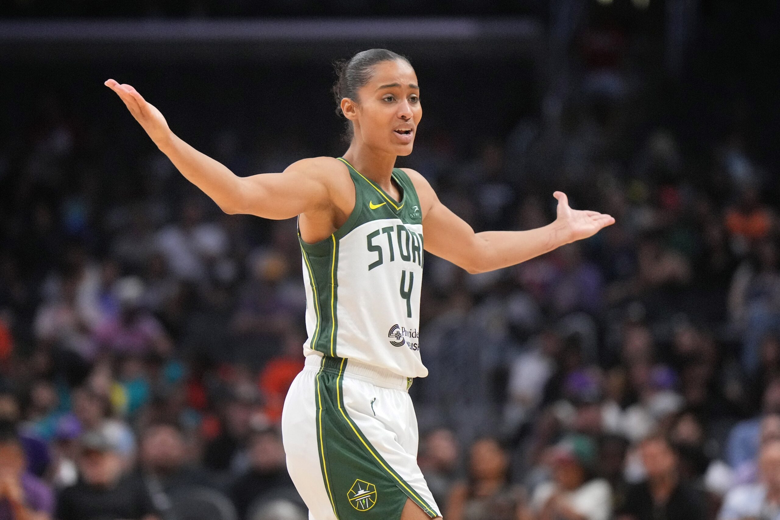 "It Says Skylar Diggins Now": Skylar Diggins Addresses Removing Husband's Surname In Social Media 1 WNBA, Skylar Diggins-Smith