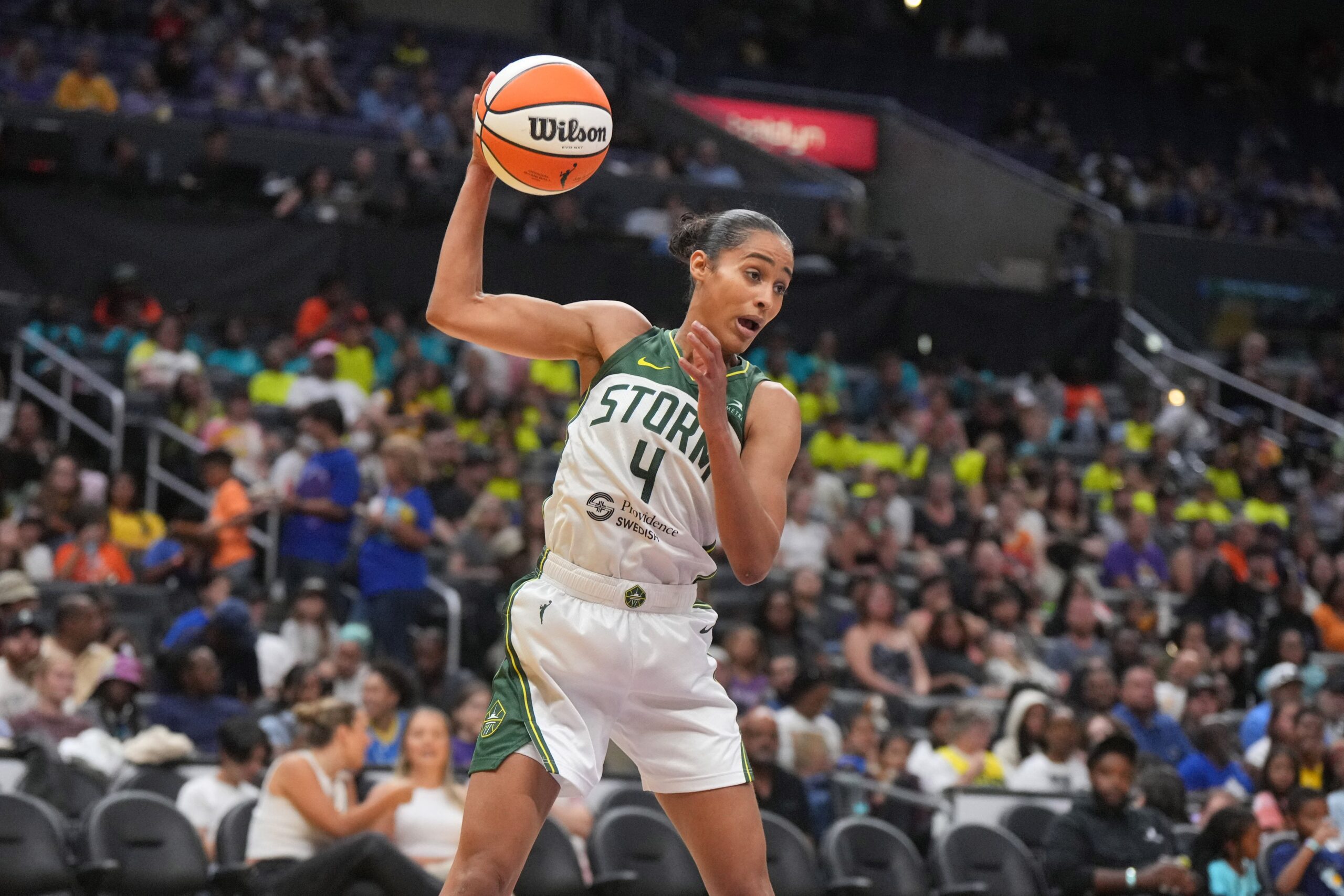 "It Says Skylar Diggins Now": Skylar Diggins Addresses Removing Husband's Surname In Social Media 3 USATSI 23757566 168400517 lowres 1 scaled