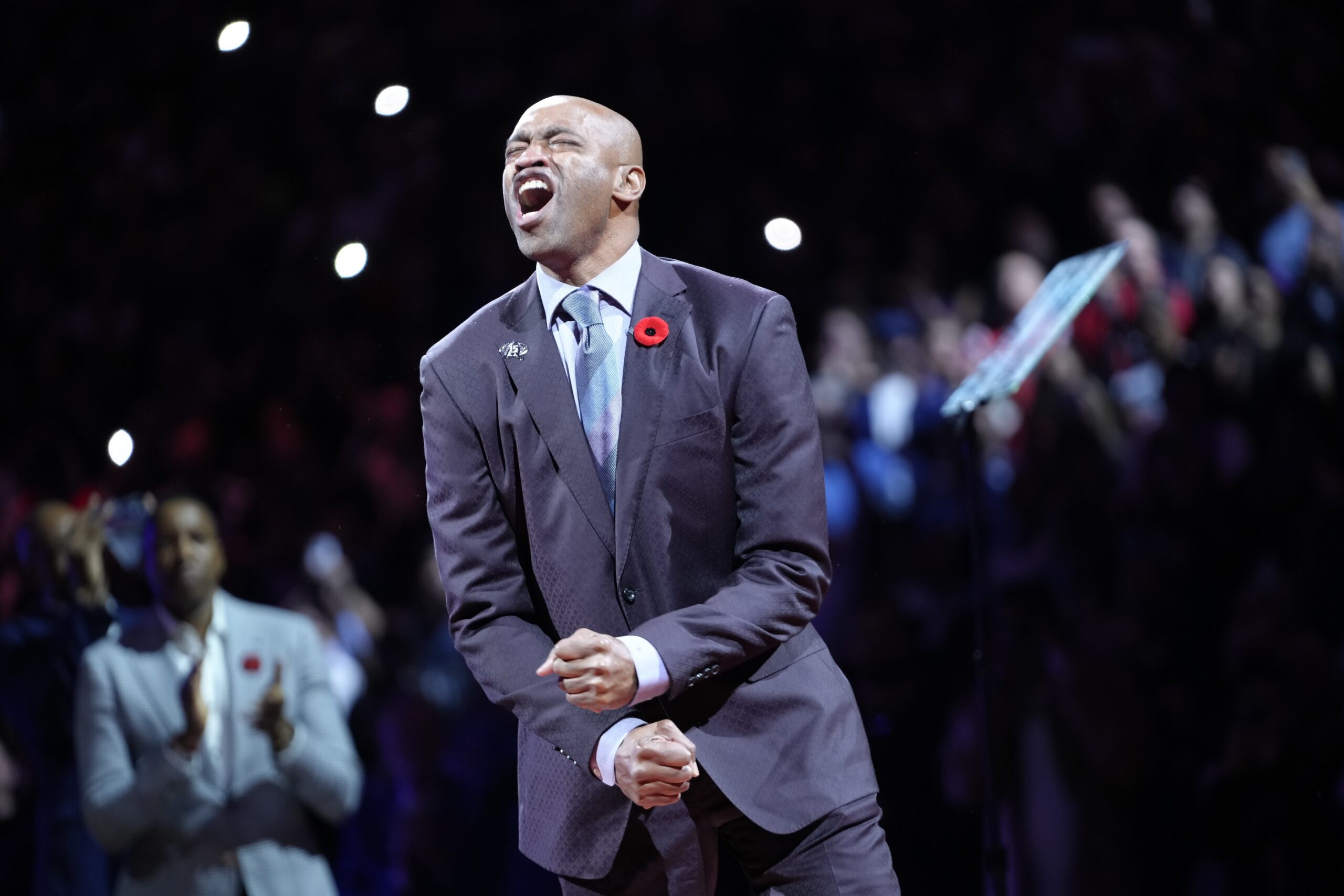 Fans Have 1 Common Reaction To Vince Carter's Crying Moment During Raptors Jersey Retirement 1 Vince Carter, Toronto Raptors