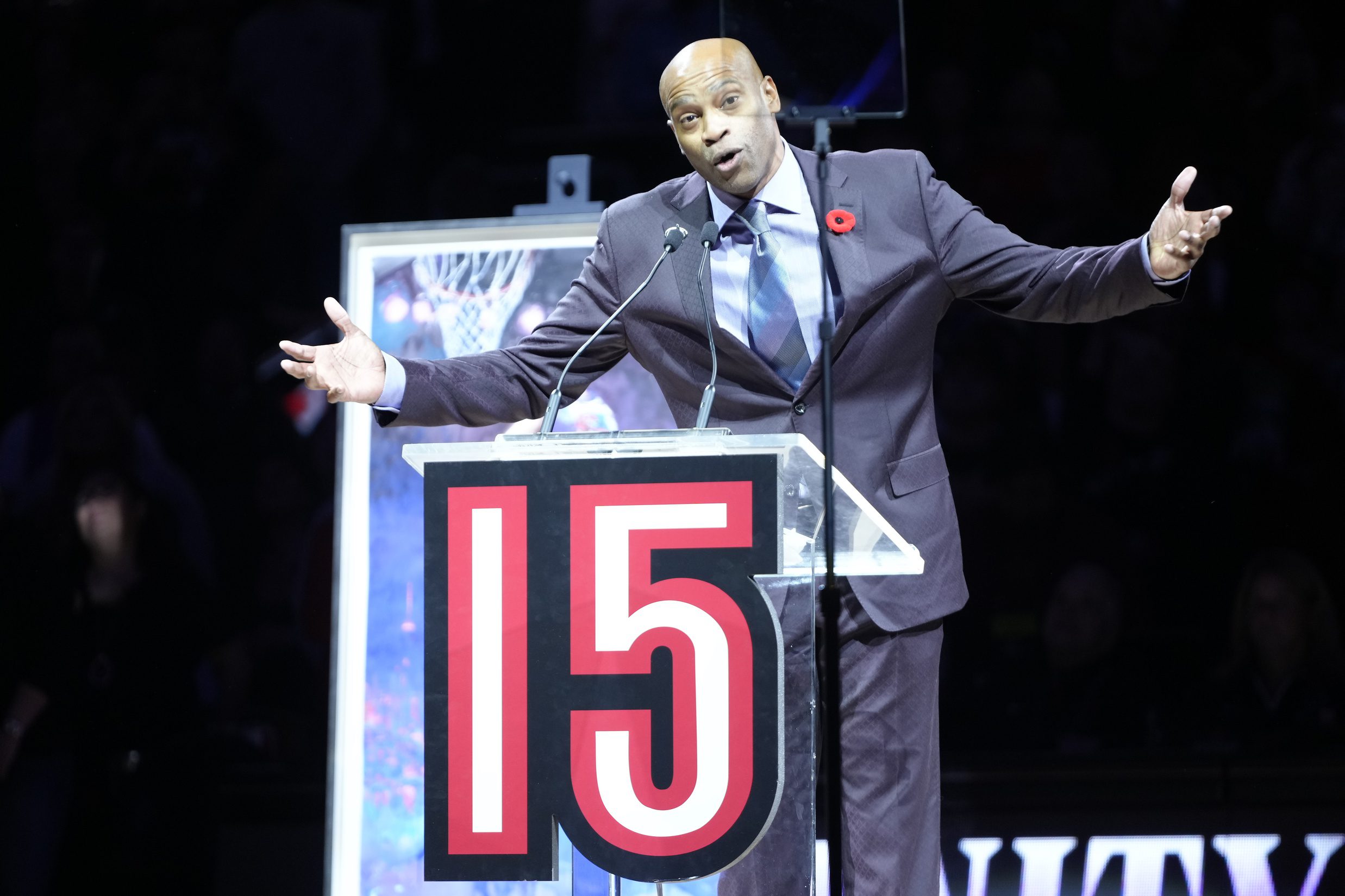 Fans Have 1 Common Reaction To Vince Carter's Crying Moment During Raptors Jersey Retirement 3 Vince Carter, Toronto Raptors