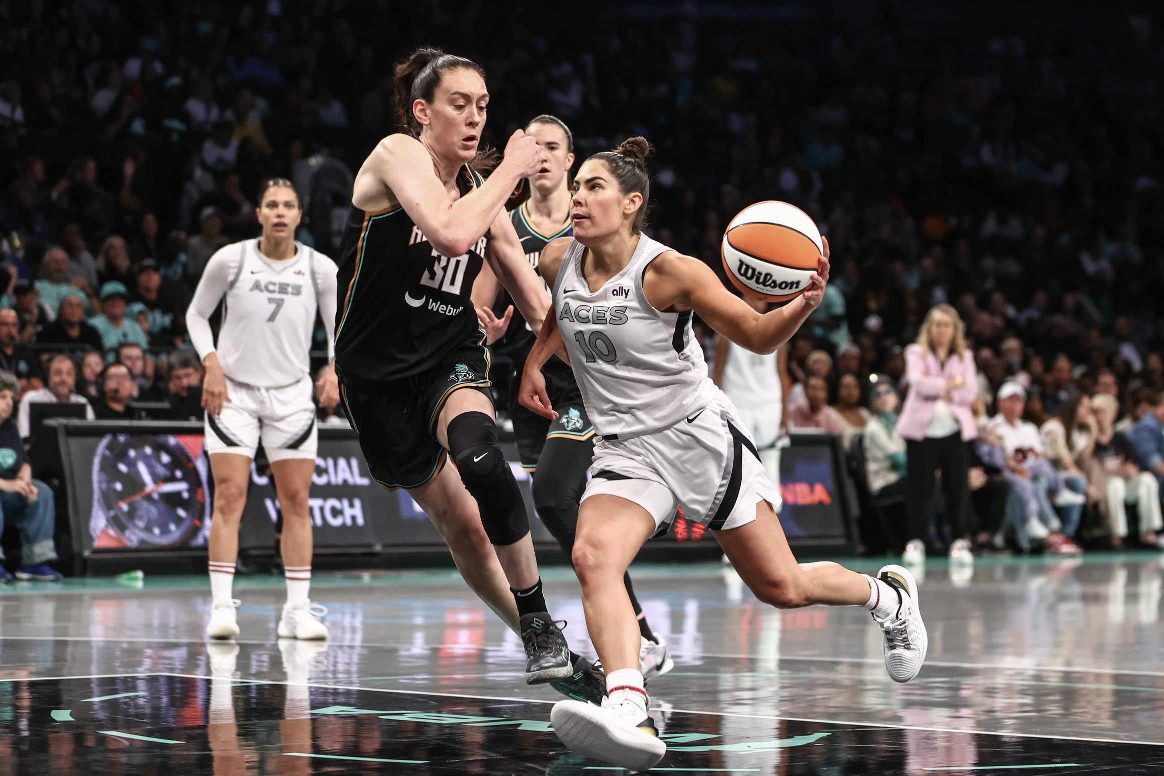 "The Lesbian Representation": Breanna Stewart Met Gala Fashion Gets Sydney Colson's Reaction 3 WNBA, Kelsey Plum