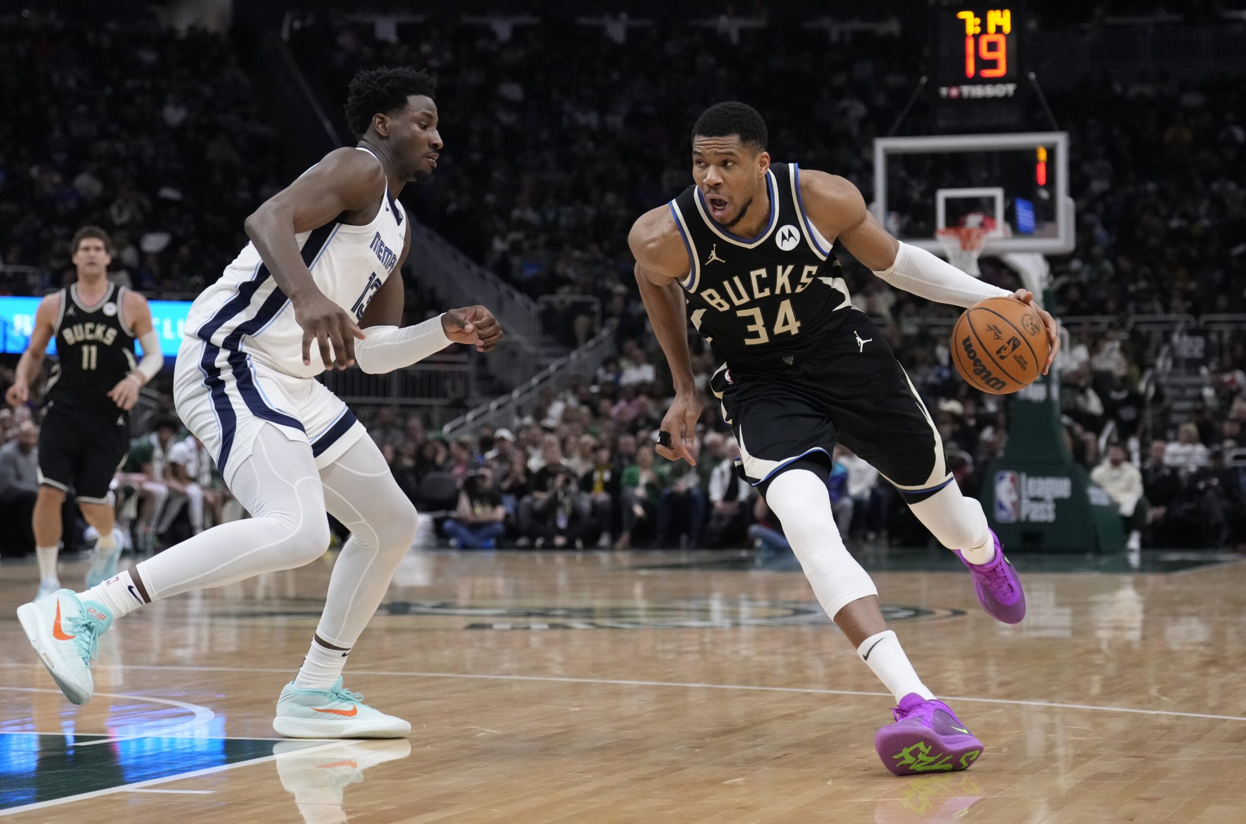 Milwaukee Bucks: Giannis Antetokounmpo's 7-Word Stance on Making a Trade Request Will Make Fans Happy 1 Giannis Antetokounmpo, Milwaukee Bucks