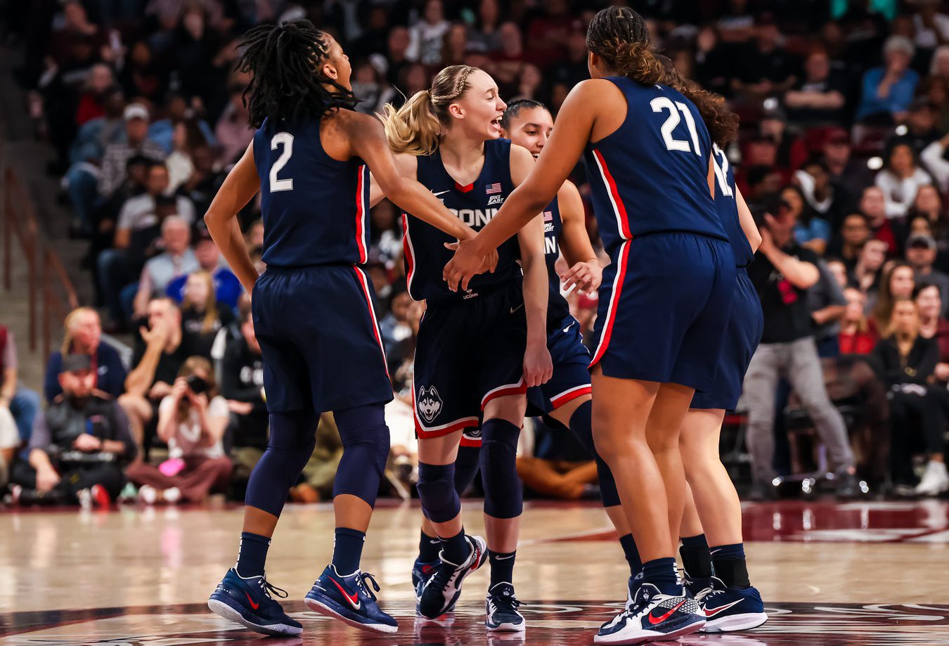 "Just A Dawg Everywhere": Paige Bueckers Reacts To Kamorea Arnold Getting Admiration From Kelsey Plum 1 Paige Bueckers