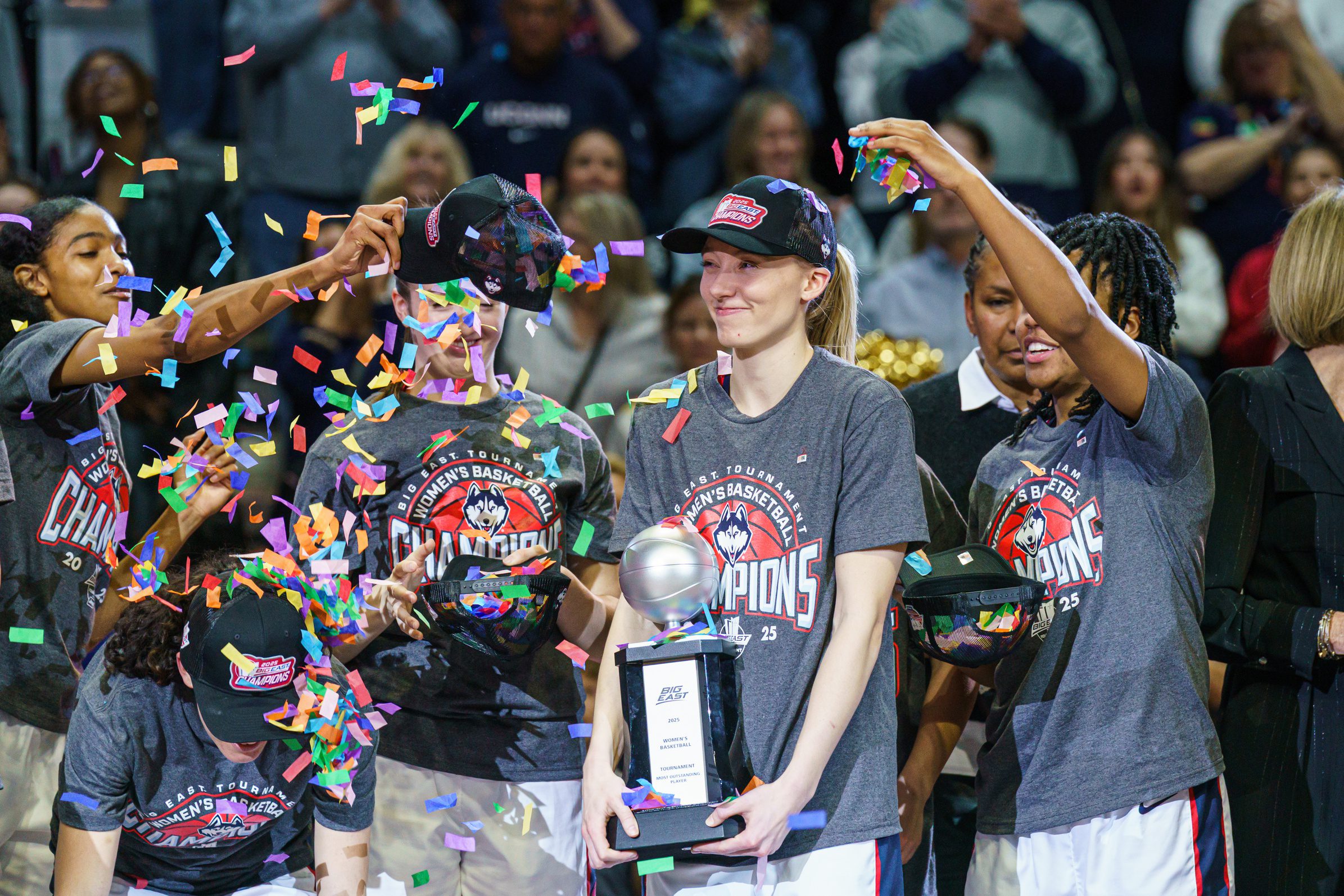 "I Almost Cried On TV": Sue Bird Reacts To Paige Bueckers, Geno Auriemma's Emotional Embrace After Winning NCAA Championship 1 USATSI 25636171 168400517 lowres
