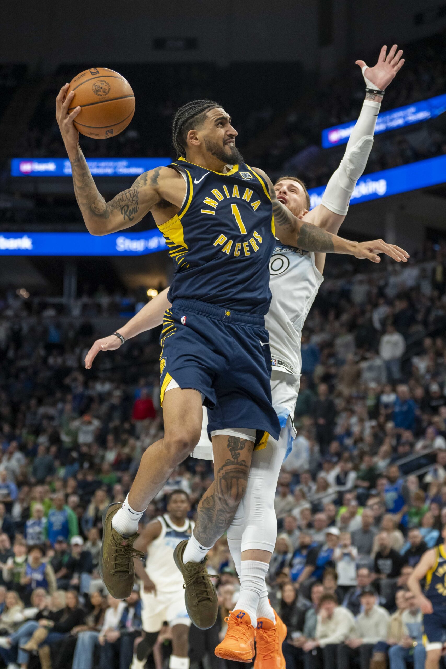 This Video of Obi Toppin's Catch-and-Dunk Mid-Air Is Insane 3 Indiana Pacers, Obi Toppin