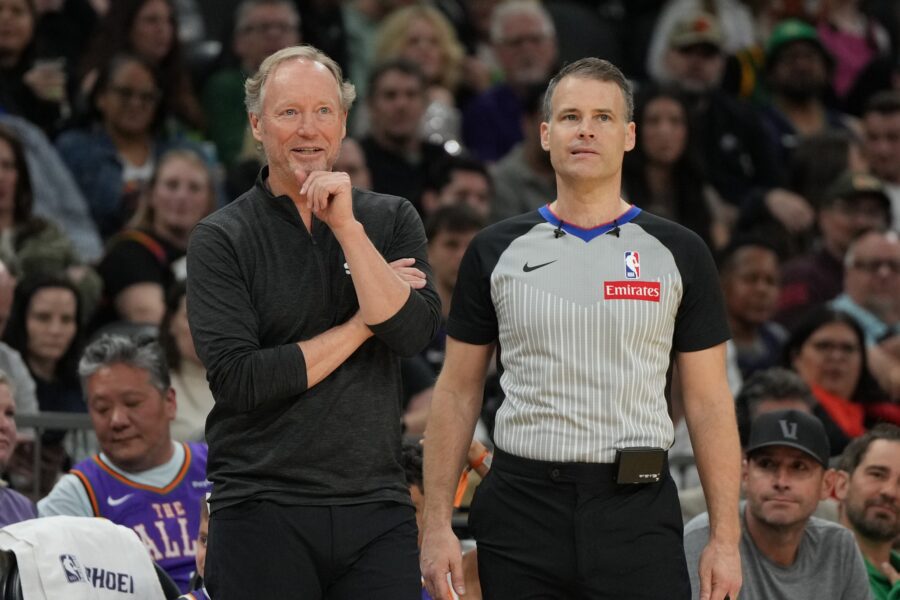 'Wrong Coach': Phoenix Suns Owner Launches Scathing Critique Of Mike Budenholzer 1 Phoenix Suns head coach Mike Budenholzer reacts to a foul call in the second half against the Toronto Raptors at Footprint Center