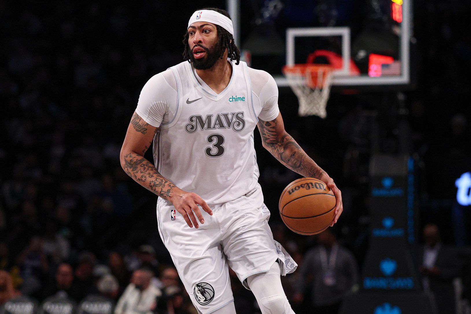 Dallas Mavericks: Fans Have Mixed Reactions to Anthony Davis' Declaration After First Game Back From Injury 2 Dallas Mavericks, Anthony Davis