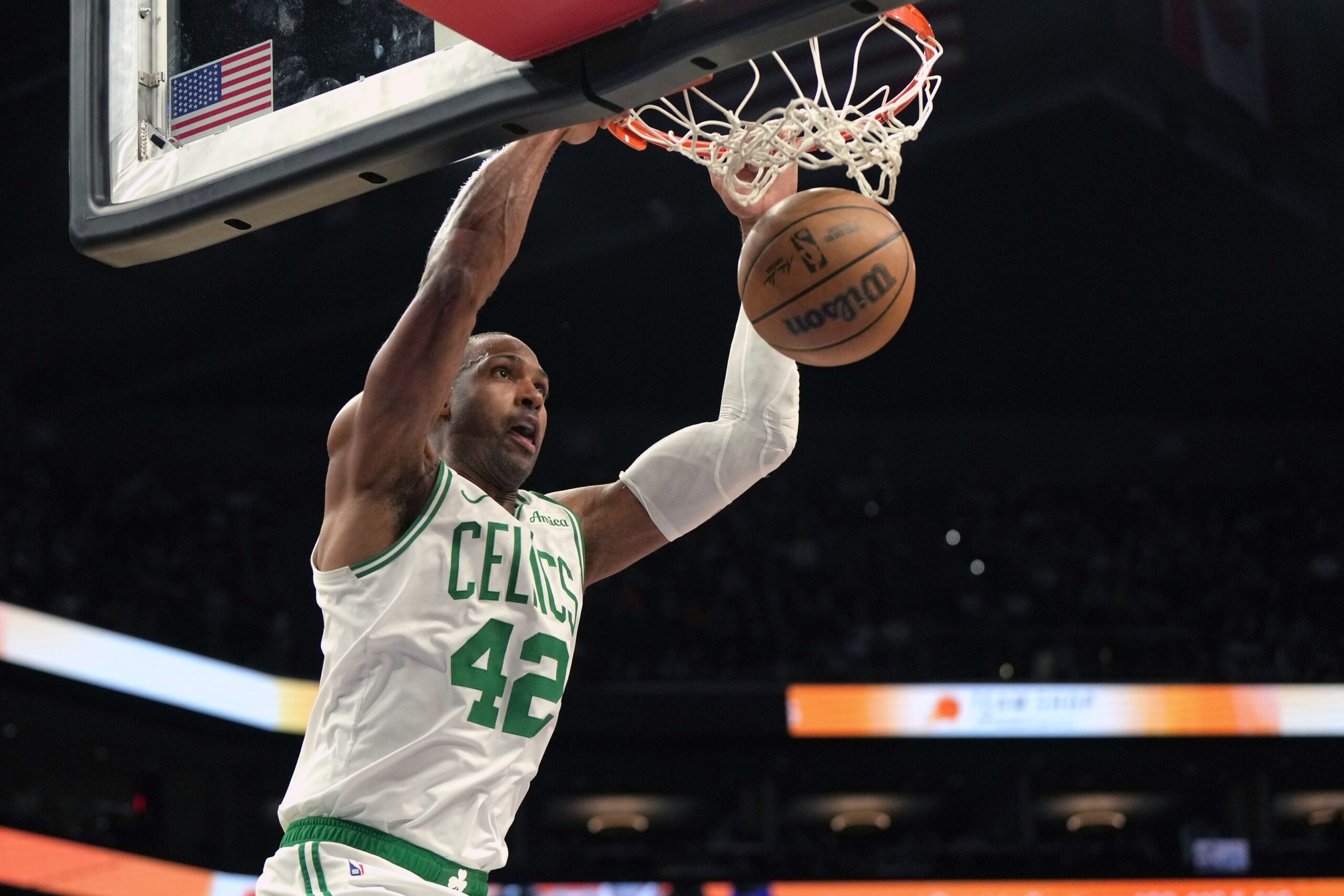 Phoenix Suns' Mike Budenholzer Shares Blunt Appreciation for Celtics Vet: 'I hope we kill him tonight' 2 Phoenix Suns, Boston Celtics, Al Horford
