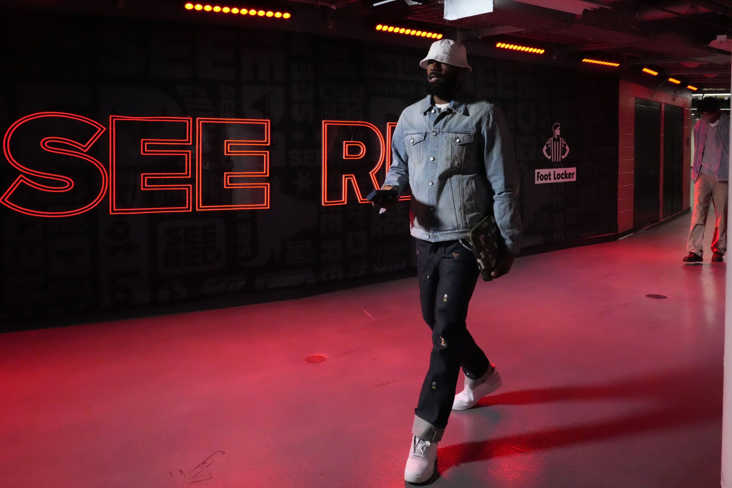 "He Has Never Looked So Stiff": LeBron James' Ken Doll Gets Poked By Jason & Travis Kelce 2 USATSI 25782702 168400517 lowres scaled