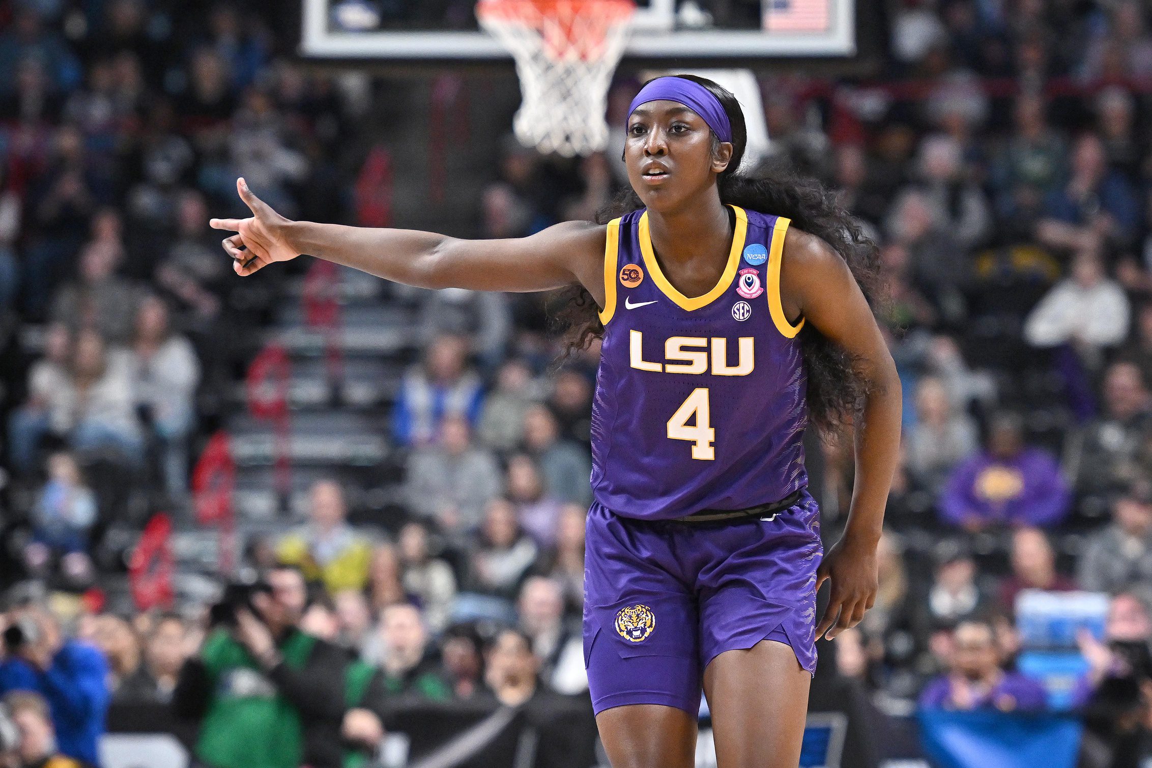 "You Gotta Be Doing Something Right": Flau'Jae Johnson's Mom Kia Brooks Reacts To Peyton Manning's Message To Daughter 2 LSU Lady Tigers guard Flau'Jae Johnson