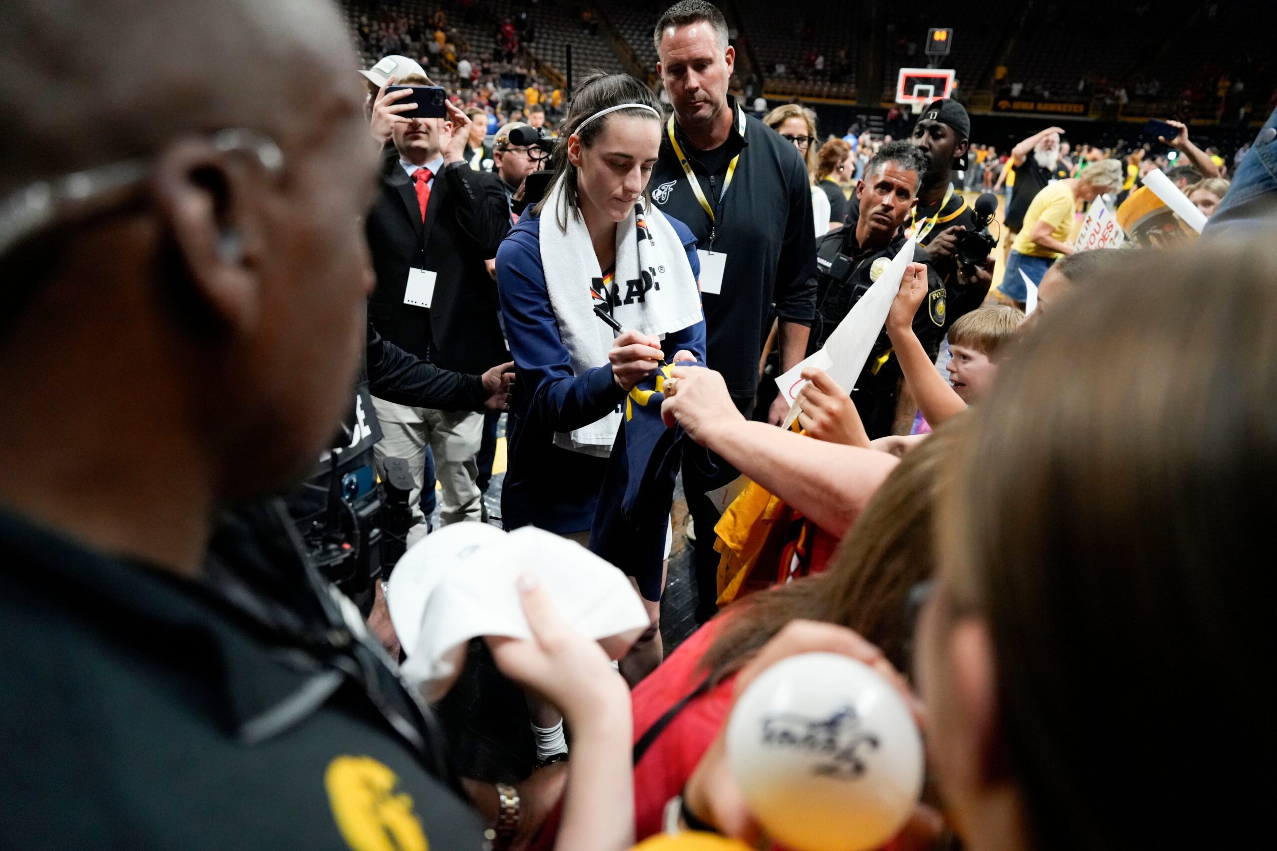 "Nice Sophie": Caitlin Clark Responds To Sophie Cunningham's Gesture Honoring Her Number At Carver Arena 3 USATSI 26094227 168400517 lowres scaled