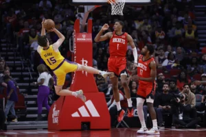 Los Angeles Lakers: Austin Reaves Would Only Be Moved For "Clear-Cut" All-Star and D'Angelo Russell Off Trade Block After Improved Play 1 1473805176.0