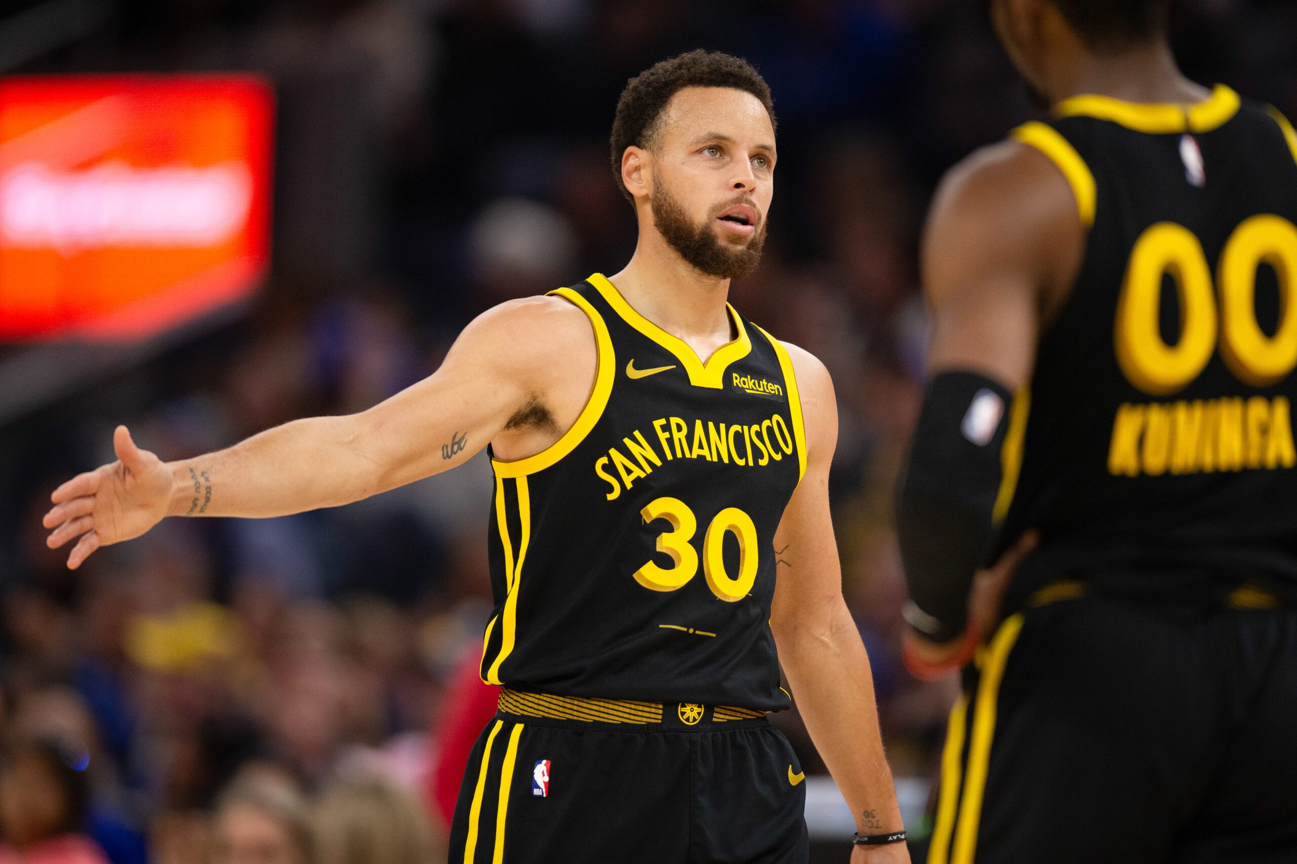 WATCH: Golden State Warriors Fans Savagely Walk Out on Stephen Curry, Dubs Amid Raptors Blowout 1 Golden State Warriors, Jonathan Kuminga, Steve Kerr, Stephen Curry
