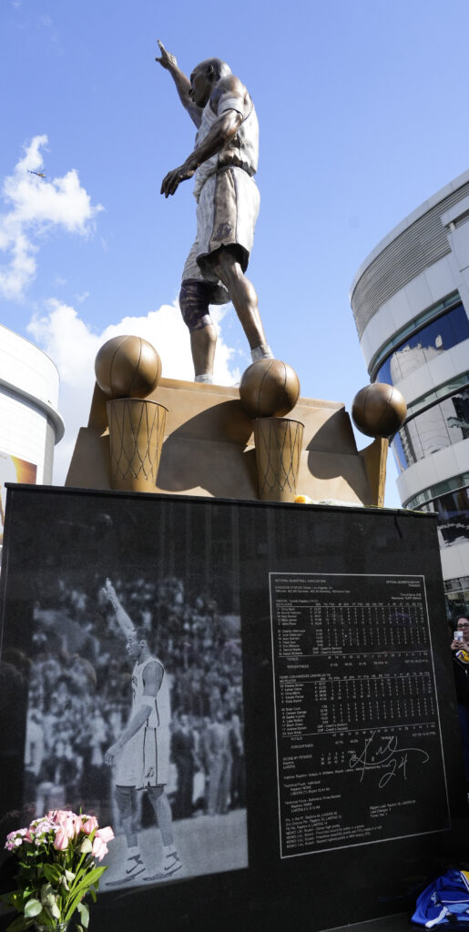 Los Angeles Lakers, Kobe Bryant, Kobe Bryant statue
