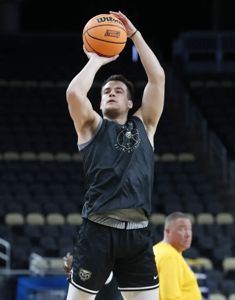 March Madness: Jack Gohlke Still Wins Even Though Oakland Golden Grizzlies Lost 1 Jack Gohlke, Oakland Golden Grizzlies, NC State Wolfpack