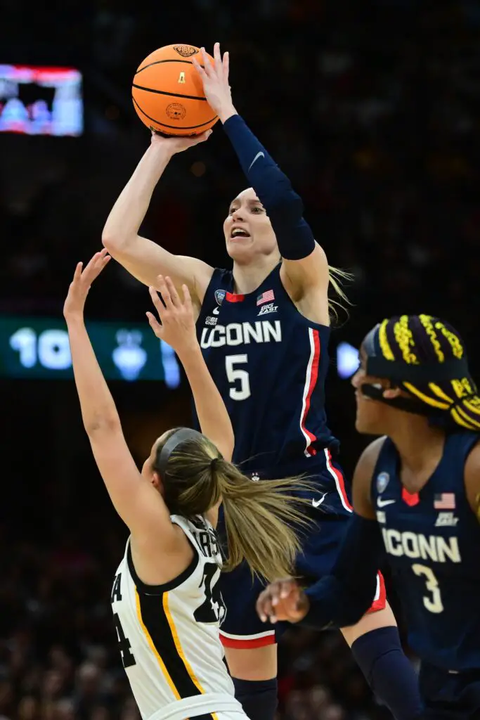 LeBron James Absolutely Hates Controversial Call That Caused UConn Huskies' Downfall vs. Iowa Hawkeyes 4 UConn Huskies, Iowa Hawkeyes, LeBron James, Paige Bueckers