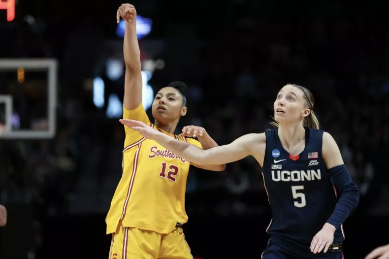 Dawn Staley's Praise on UConn Huskies' Paige Bueckers Prove How Impressive of a Player She Is in 2024 1 usc trojans juju watkins