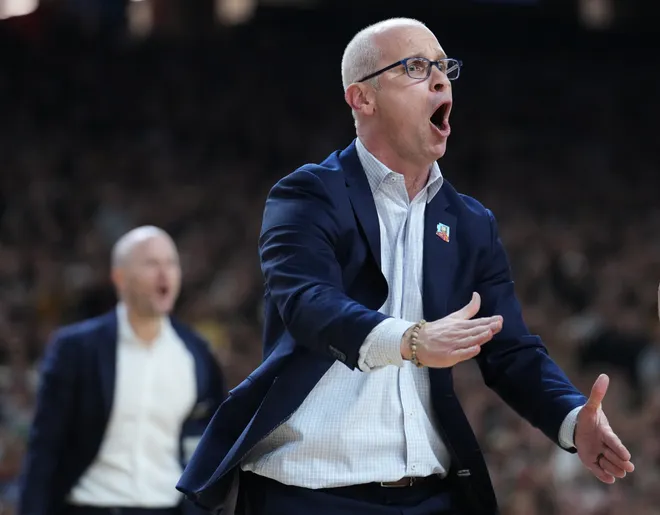 Los Angeles Lakers: Dan Hurley Admits 1 Factor That's Holding Him Back From Accepting LA Job 1 los angeles lakers dan hurley