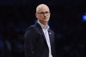 "A Legendary Performance" - Connecticut's Liam McNeely Erupts for 38 and Single-Handedly Downs #22 Creighton 2 los angeles lakers dan hurley