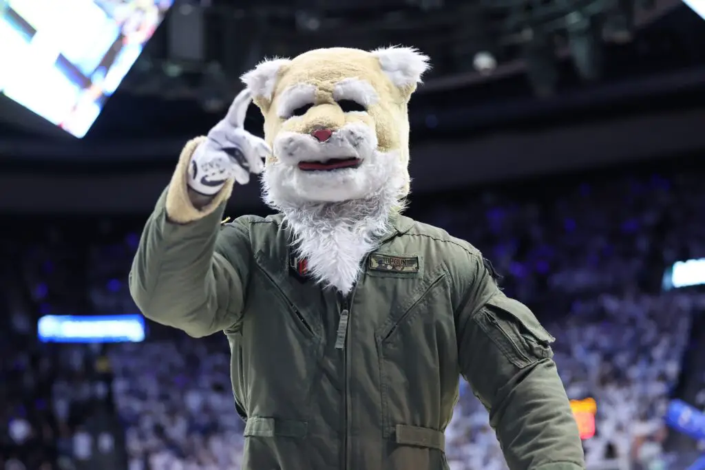 BYU Cougars Bailed By Phantom Foul Call for 96-95 Bonkers W over Arizona Wildcats 2 BYU Cougars