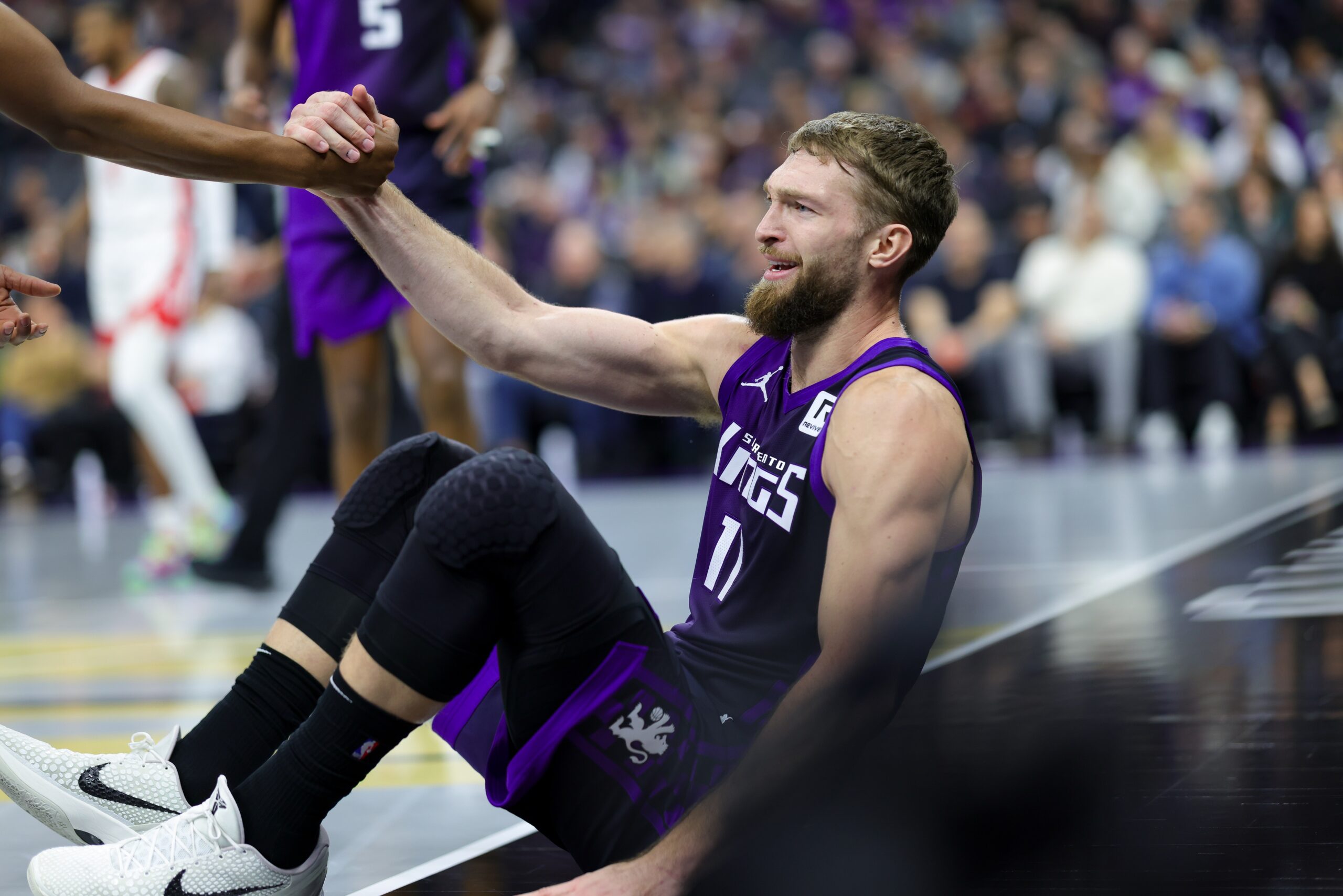 Sacramento Kings: DeMar DeRozan Drops Hopeful 8-Word Take on Domantas Sabonis' New Injury 1 Domantas Sabonis, Sacramento Kings