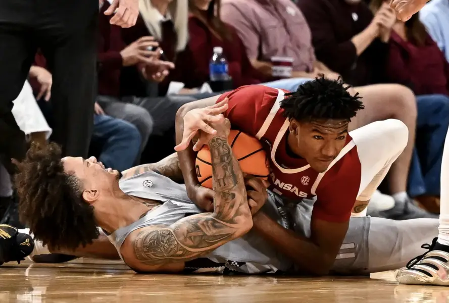 Breaking: #8 Texas A&M holds off Arkansas 2 Texas A&M - Arkansas