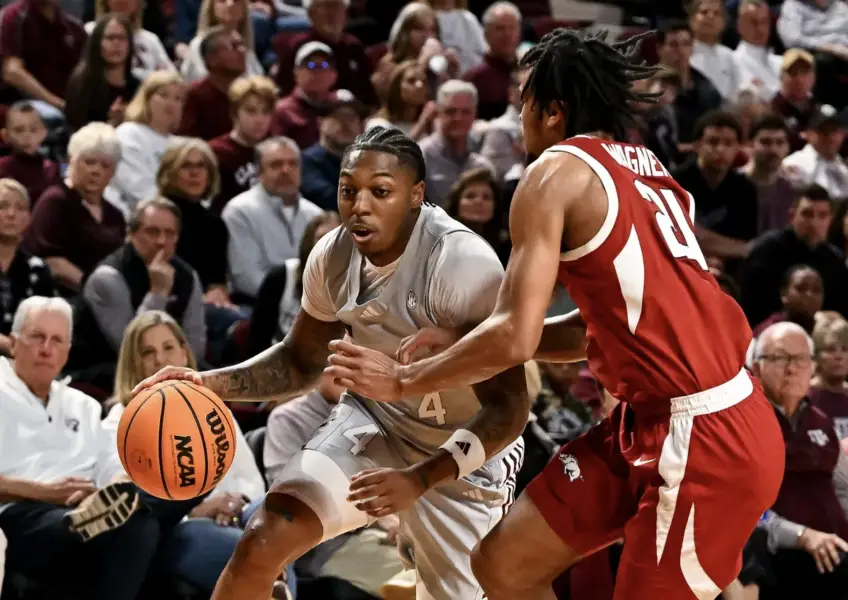 Breaking: #8 Texas A&M holds off Arkansas 3 Texas A&M - Arkansas