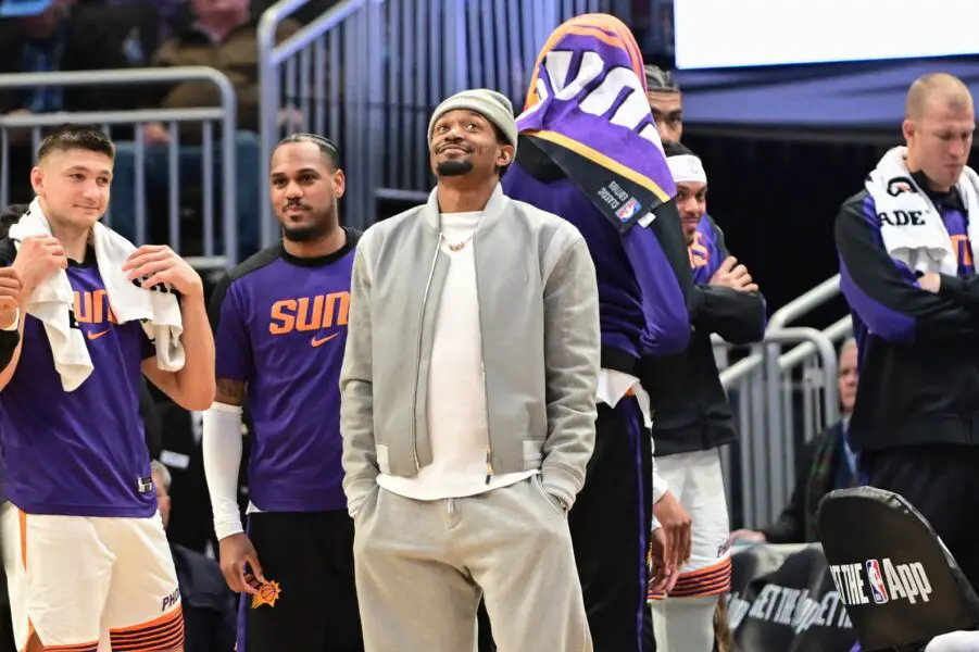 Suns shake up front office, eye bold changes and new head coach 1 Phoenix Suns forward Kevin Durant (center) looks on in the fourth quarter while sidelined with an injury against the Milwaukee Bucks at Fiserv Forum.