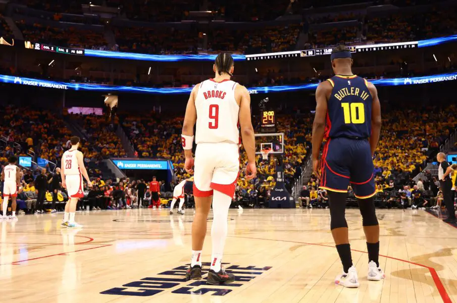 Golden State Warriors: Jimmy Butler taunts Dillon Brooks with fiery trash talk during Game 4 clash 1 Houston Rockets forward/guard Dillon Brooks (9) and Golden State Warriors forward Jimmy Butler III (10) before the start of the third quarter of game four of the 2025 NBA Playoffs first round at Chase Center.
