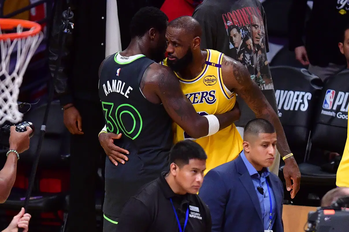 Los Angeles Lakers: LeBron James Reveals the Truth About the Knee Injury He Sustained in the 2025 NBA Playoffs 2 Los Angeles Lakers