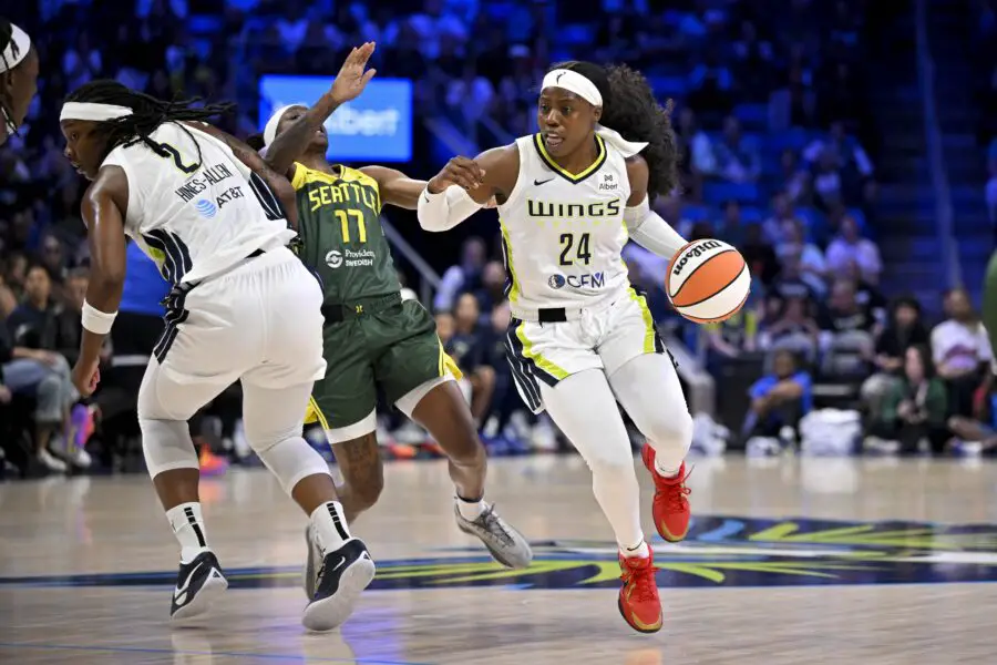 “She’s a Legend”: Arike Ogunbowale Ties Diana Taurasi for Massive WNBA Record 2 Arike Ogunbowale, Dallas Wings, WNBA